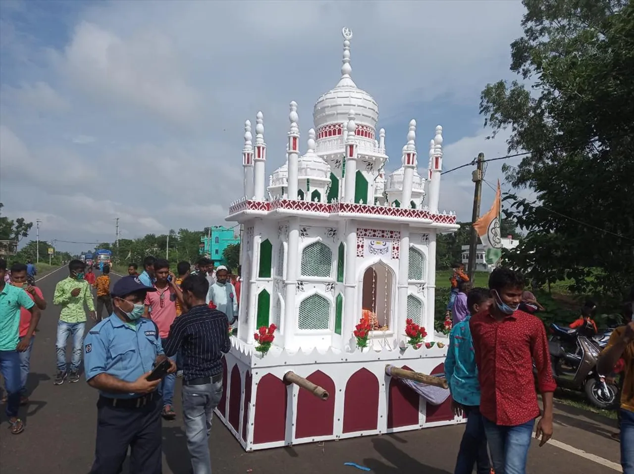কেশপুরের ছুতারগেরিয়ায় তেরোটি গ্রামের মুসলিম সমাজকে নিয়ে মহরম উদযাপন
