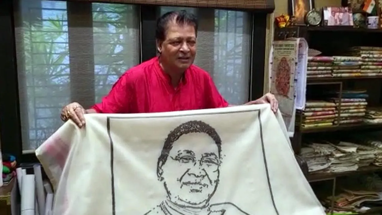 শাড়িতে রাষ্ট্রপতি দ্রৌপদী মুর্মুর অবয়ব