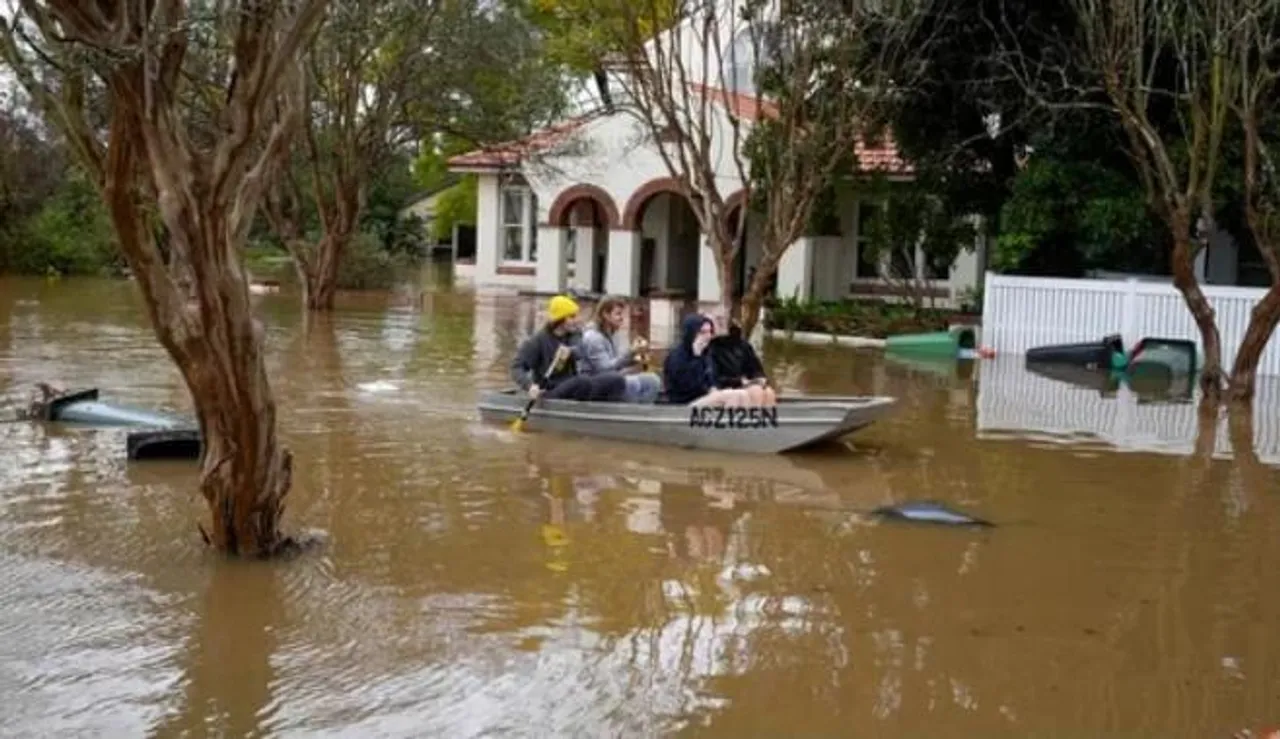 সিডনির বন্যায় ৫০ হাজার বাসিন্দাকে এলাকা ছাড়ার নির্দেশ,বিদ্যুৎ বিচ্ছিন্ন বহু বাড়ি