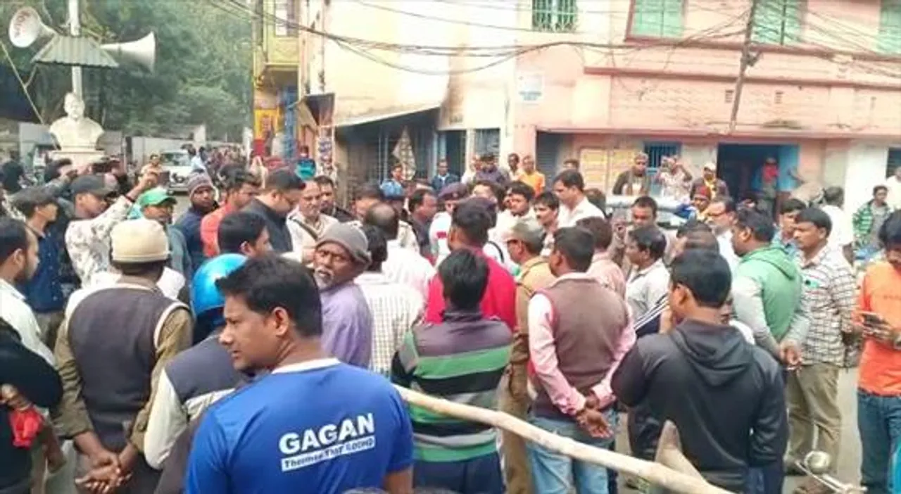 পানীয় জলের দাবিতে পথ অবরোধ বিজেপির