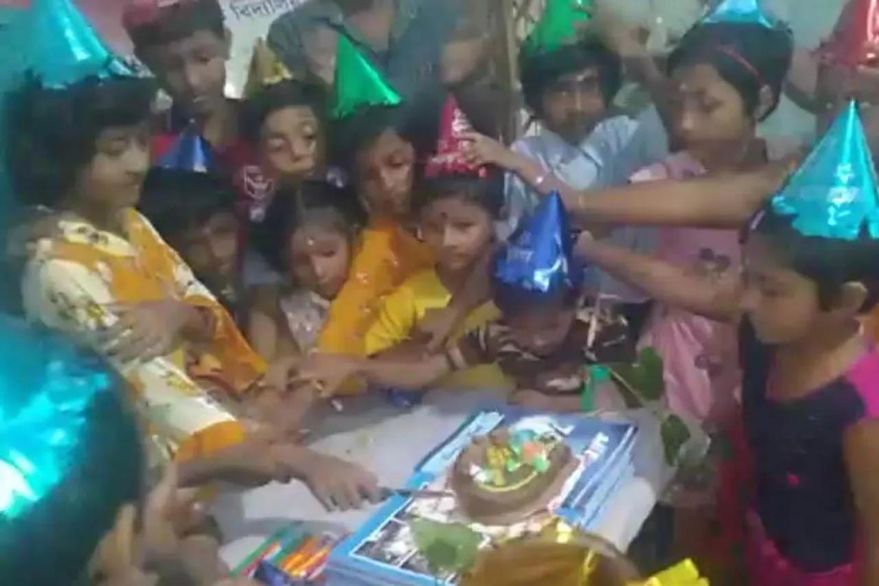 শিশুদের বিদ‍্যালয়মুখী করতে স্কুলে শিক্ষার্থীদের জন্ম মাস পালন