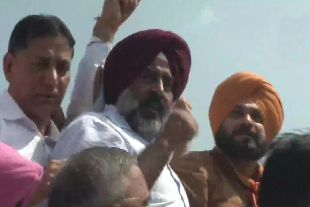 মন্ত্রীর ছেলেকে গ্রেফতার না করলে অনশনে বসবঃ সিধু