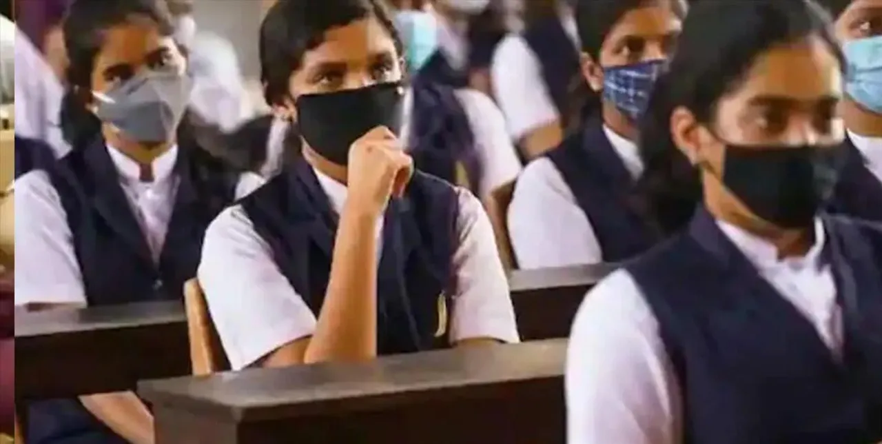 স্কুল-কলেজ শুরুর দাবিতে যাদবপুর বিশ্ববিদ্যালয়ের ছাত্র-ছাত্রীদের নবান্ন অভিযান