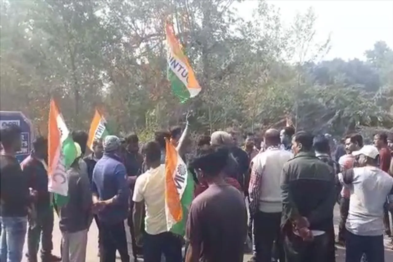 প্রকাশ্যে INTUC র গোষ্ঠী কোন্দল