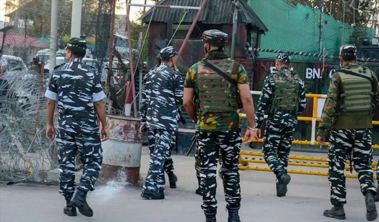 সোপিয়ানের কুটপোরা থেকে অস্ত্র, গোলাবারুদ উদ্ধার নিরাপত্তা বাহিনীর