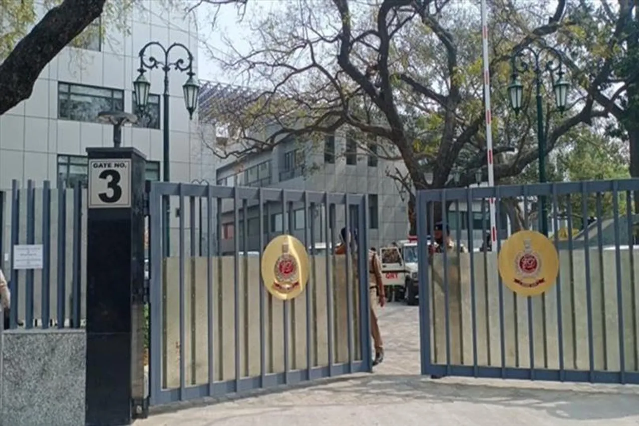 সরকারের এক পদস্থ আধিকারিকের বাড়িতেও ED-র হানা