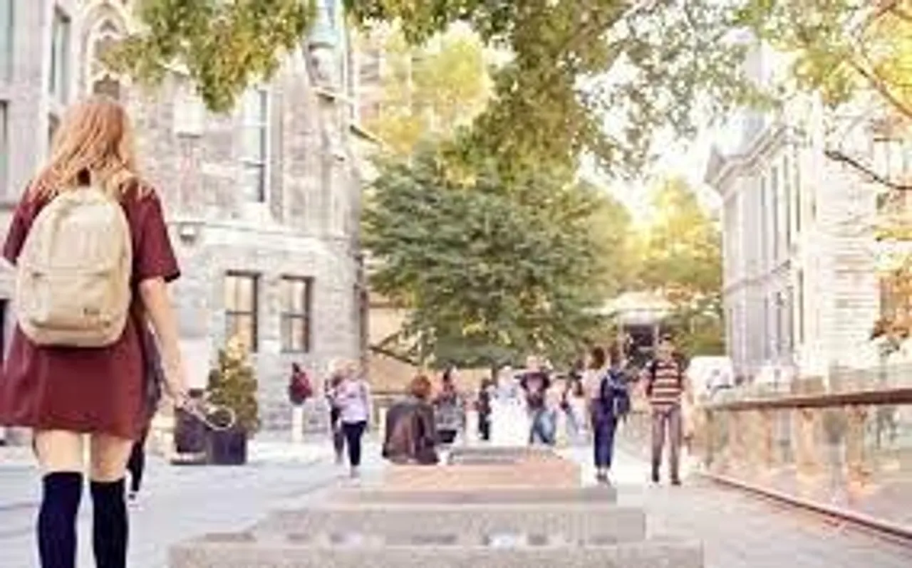 শিক্ষা ছাড়া আর কি কি সুবিধা পান কানাডার ছাত্রছাত্রীরা?