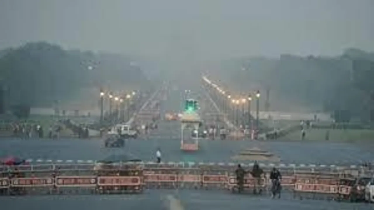 ভারী বৃষ্টিতে বিপর্যস্ত দিল্লি