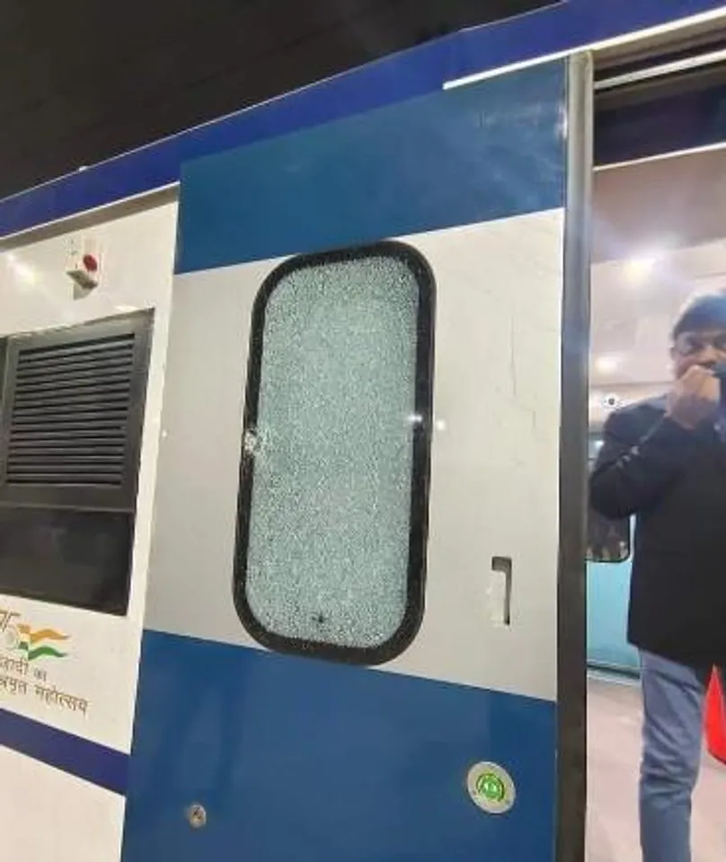 বন্দে ভারত এক্সপ্রেসে ছোঁড়া হল পাথর, ভাঙল কাচের দরজা