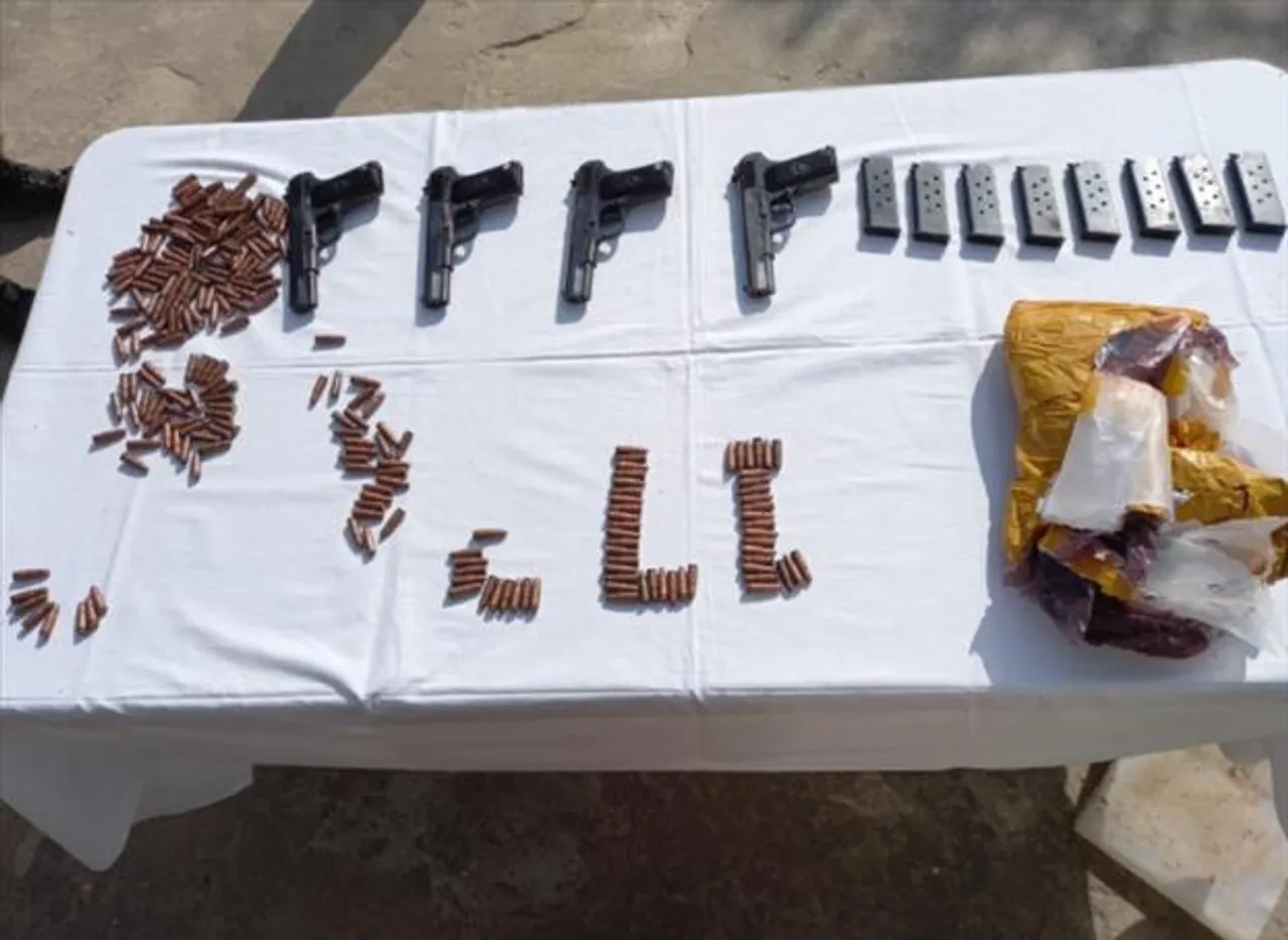 জম্মুতে ভারত-পাক সীমান্তের কাছে অস্ত্র উদ্ধার করেছে বিএসএফ