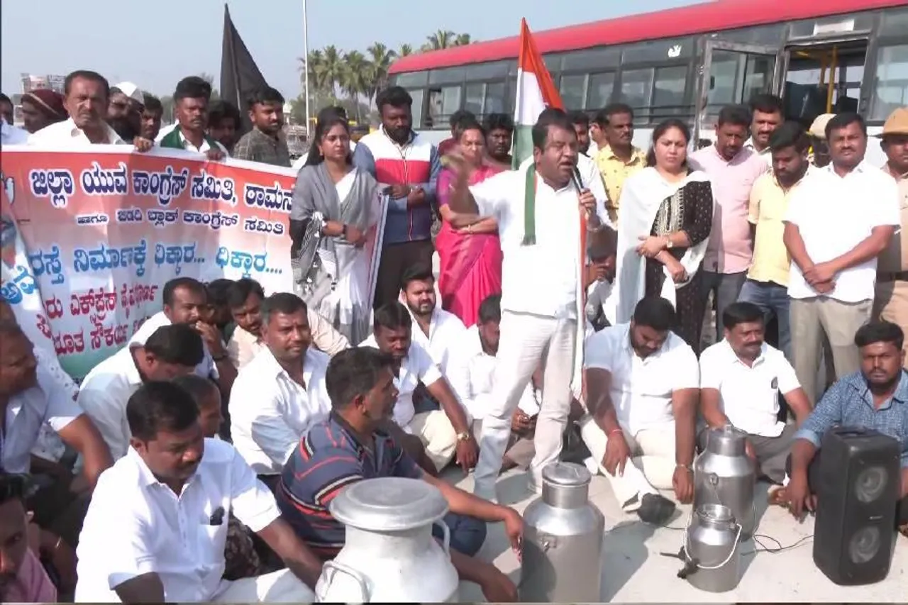 দুধের পাত্র সামনে রেখে বিক্ষোভ কংগ্রেসের, আটক বেশকিছু কংগ্রেস সমর্থক