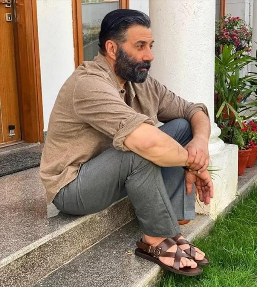 জন্মদিনে তার গ্যাংকে একি ট্রিট দিলেন সানি দেওল?