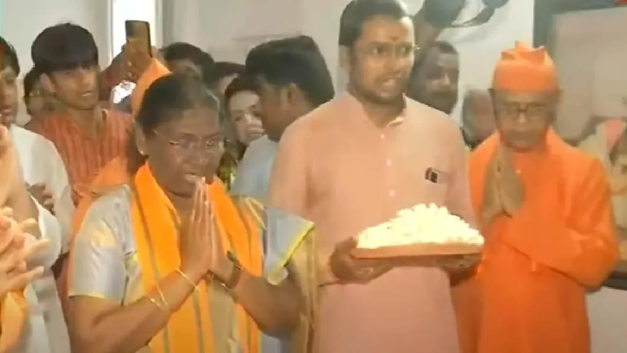 বিবেকানন্দের বাড়িতে দ্রৌপদী