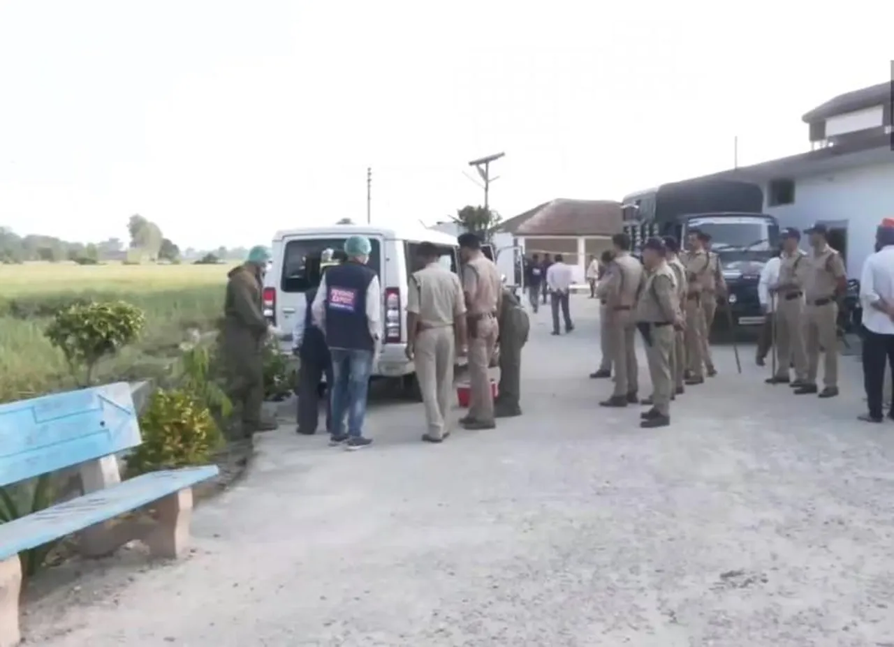 পুলিশ ও গ্রামবাসীদের লড়াইয়ে মৃত মহিলা, জখম ৫ পুলিশকর্মী