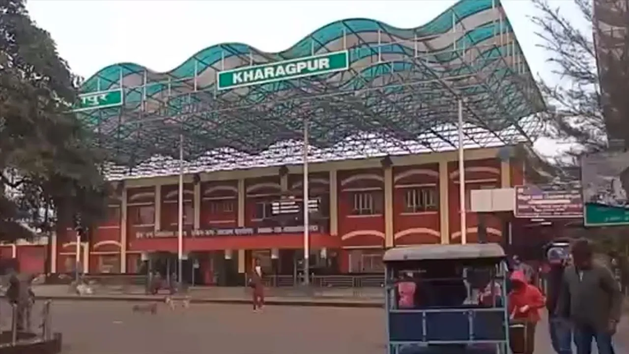 স্টেশনে মাস্ক ছাড়াই ঘুরে বেরাচ্ছেন জিআরপি!