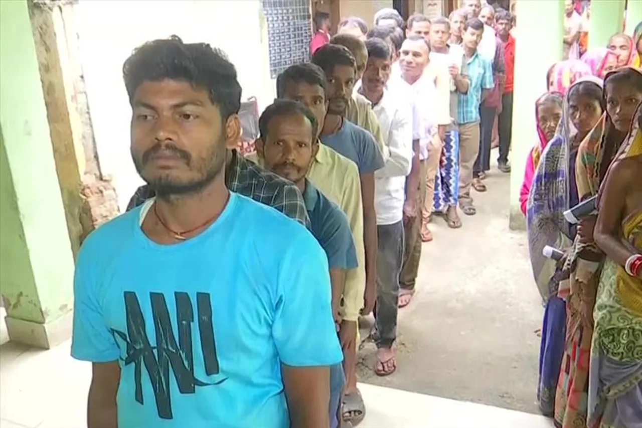 একাধিক রাজ্যে উপ নির্বাচনের জন্য চলছে ভোটগ্রহণ