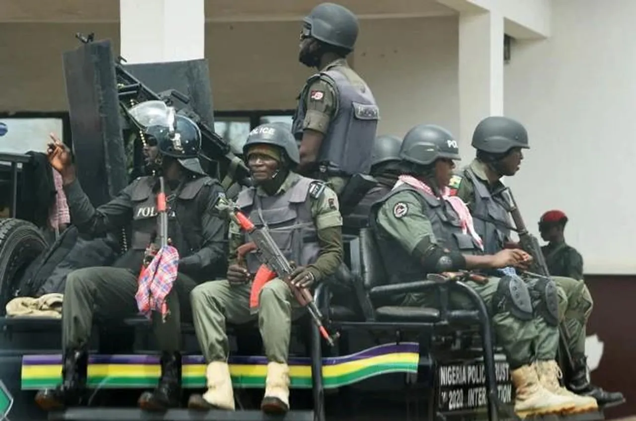 নাইজেরিয়ায় বন্দুকধারীদের গুলিতে পুলিশ প্রধানসহ ৮ জন নিহত