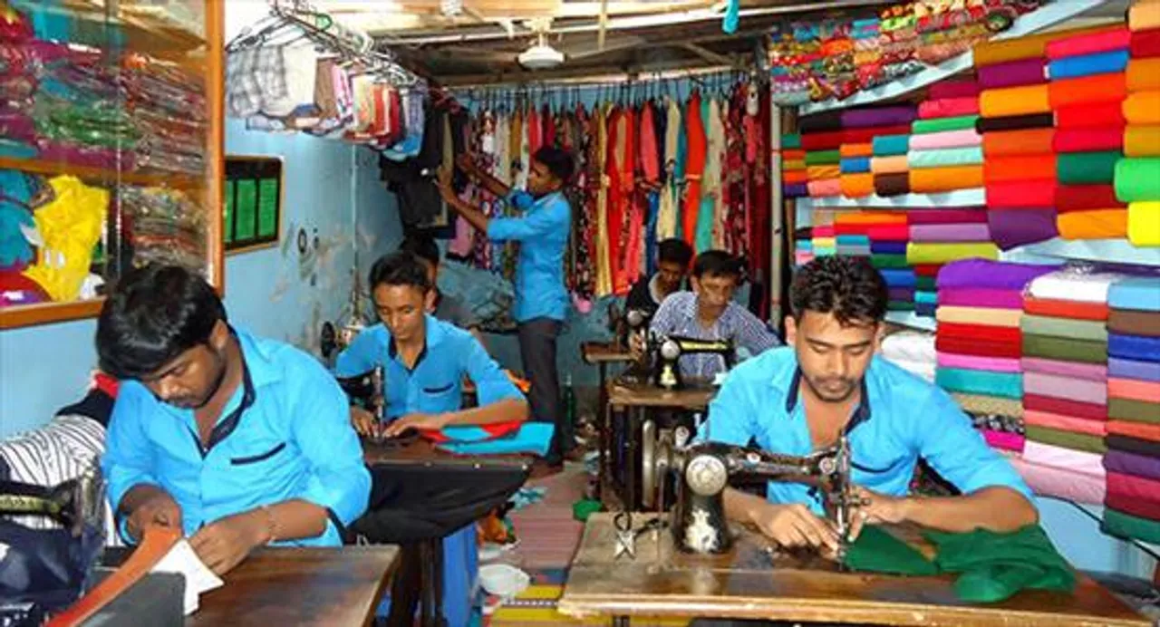 অনলাইন শপিংয়ের যুগে হারিয়েছে দর্জিদের প্রয়োজন