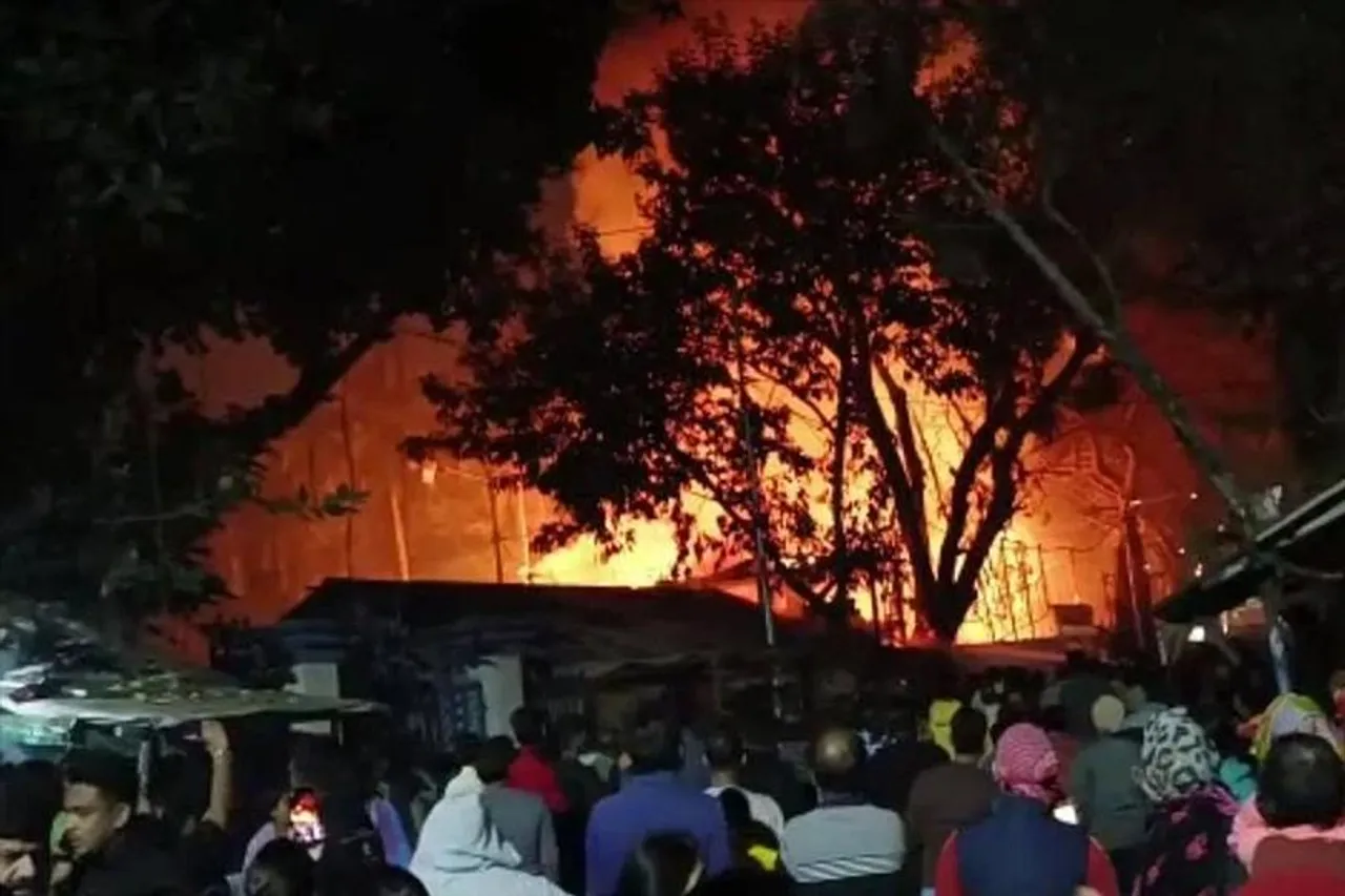 বাজারে ভয়াবহ অগ্নিকান্ড