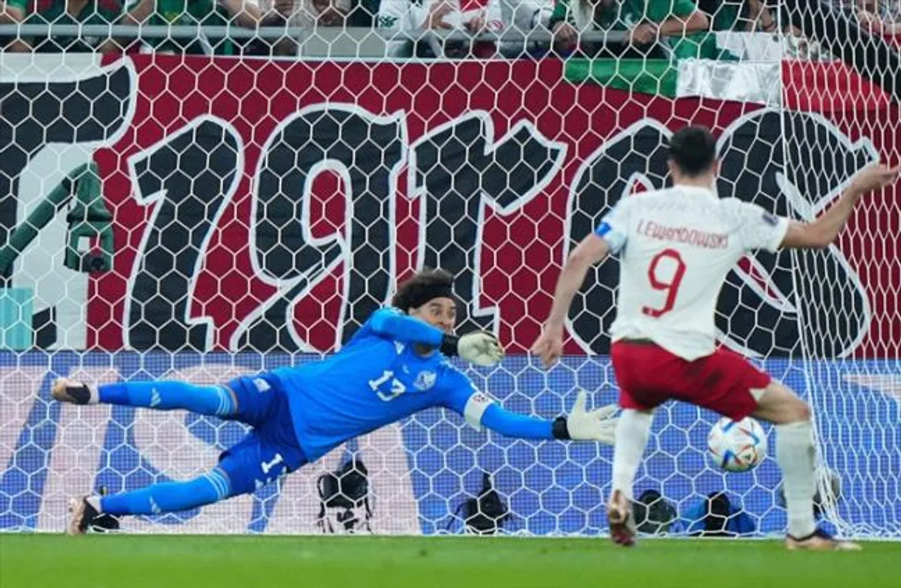 পেনাল্টি পেয়েও গোলের সুযোগ হাতছাড়া পোল্যান্ডের