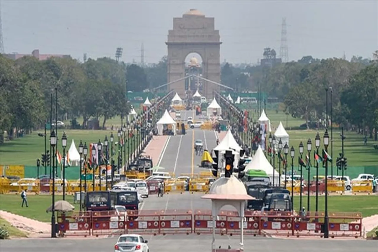 রাজপথের নাম পরিবর্তন নিয়ে কেন্দ্রকে কটাক্ষ থারুরের