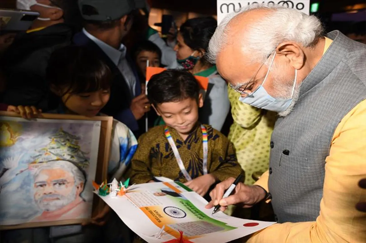 জাপানি শিশুর হিন্দি মন জয় করে নিল প্রধানমন্ত্রীর