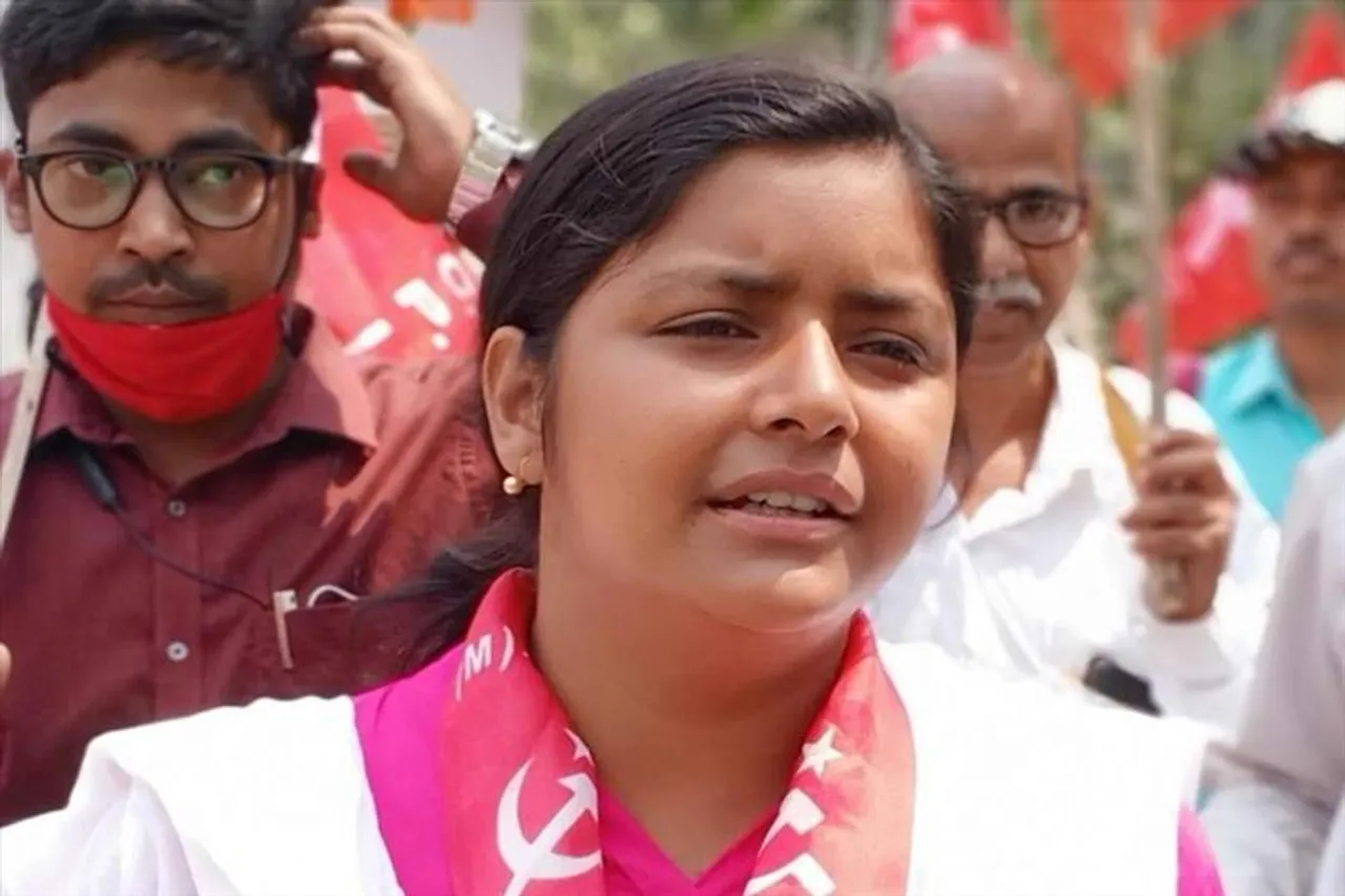 ধর্মতলা থেকে রাজ্য সরকারকে তীব্র কটাক্ষ মীনাক্ষীর