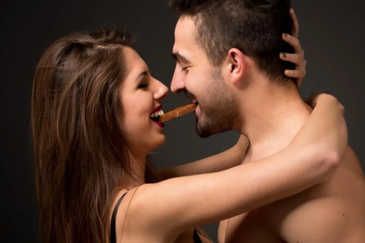 ডার্ক চকলেট দিয়ে অবাধ যৌনতা