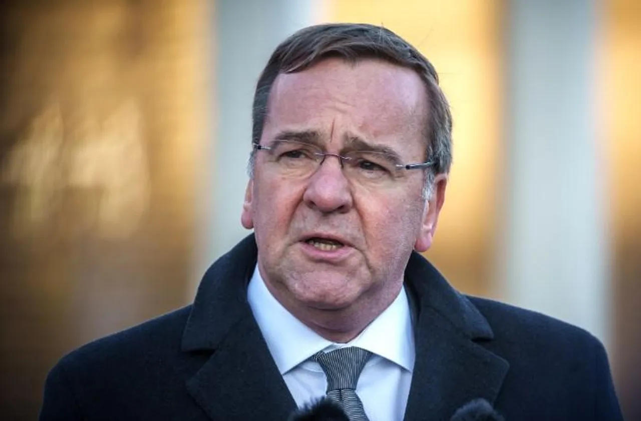 ফরাসি প্রতিরক্ষামন্ত্রীর সঙ্গে কথা বলেছেন নতুন জার্মান প্রতিরক্ষামন্ত্রী