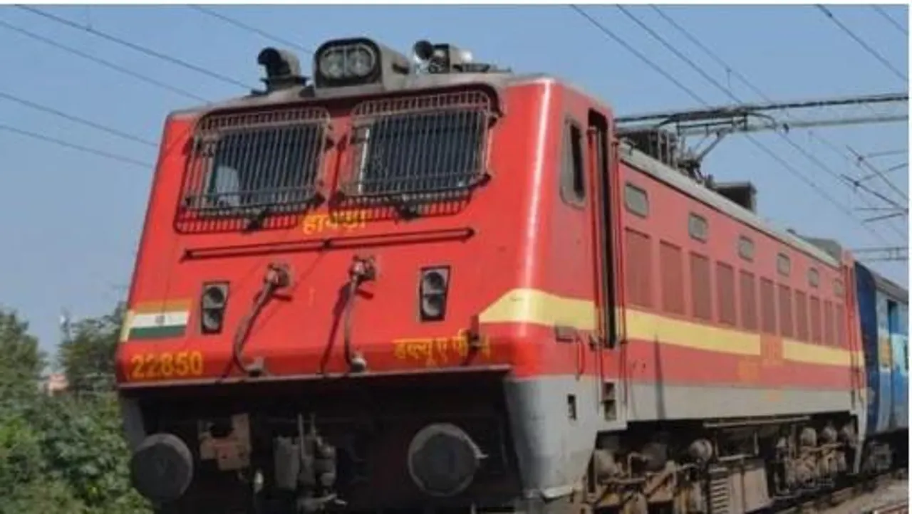 পয়গম্বর বিতর্কে উত্তপ্ত হাওড়া, রেল অবরোধের কারণে মৃত্যু প্রৌঢ়ের