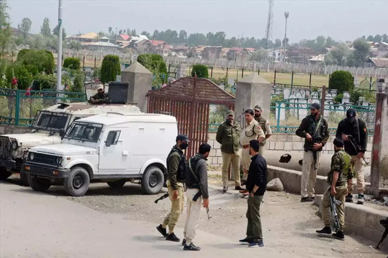 লাল সতর্কতা জারি শ্রীনগরে