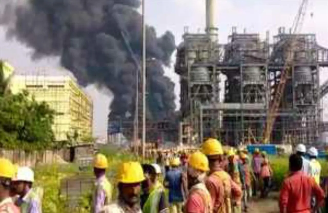 সরস্বতী ইন্ডাস্ট্রিয়াল কমপ্লেক্সের কেমিক্যাল ফ্যাক্টরিতে আগুন