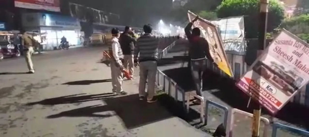 ভোটের ঢাকে কাঠি, সরছে পোস্টার-ব্যানার