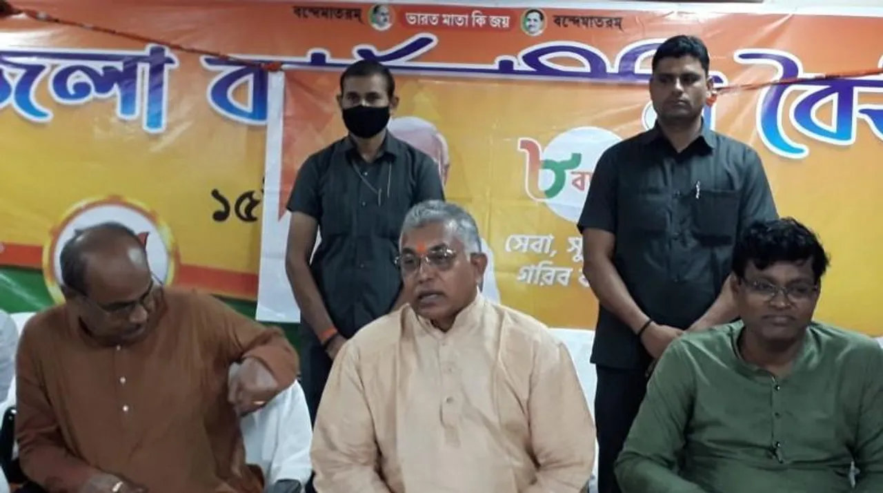 'বাংলাকে চালাতে পারেনা, দেশ চালানোর স্বপ্ন দেখছেন', মমতাকে তীব্র কটাক্ষ দিলিপ ঘোষের