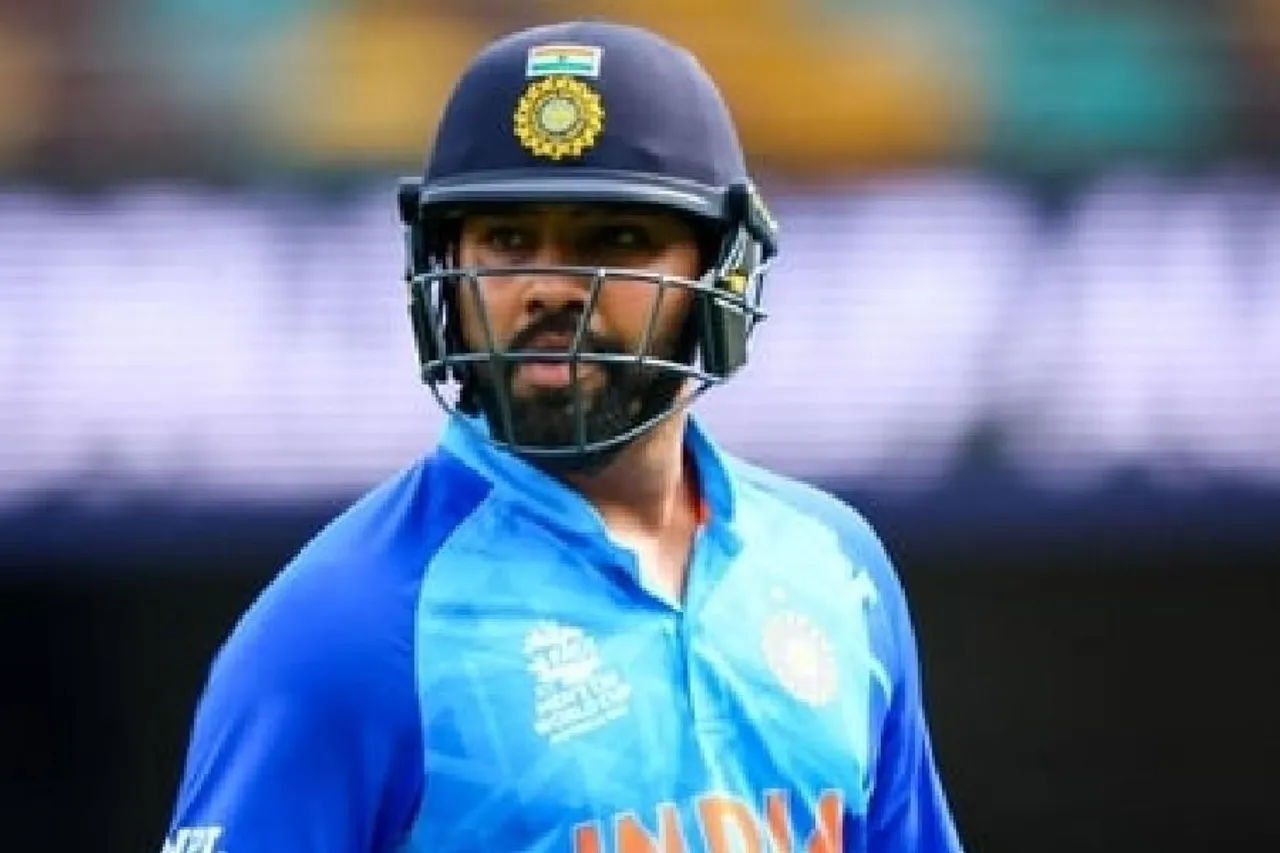 আউট হলেন রোহিত