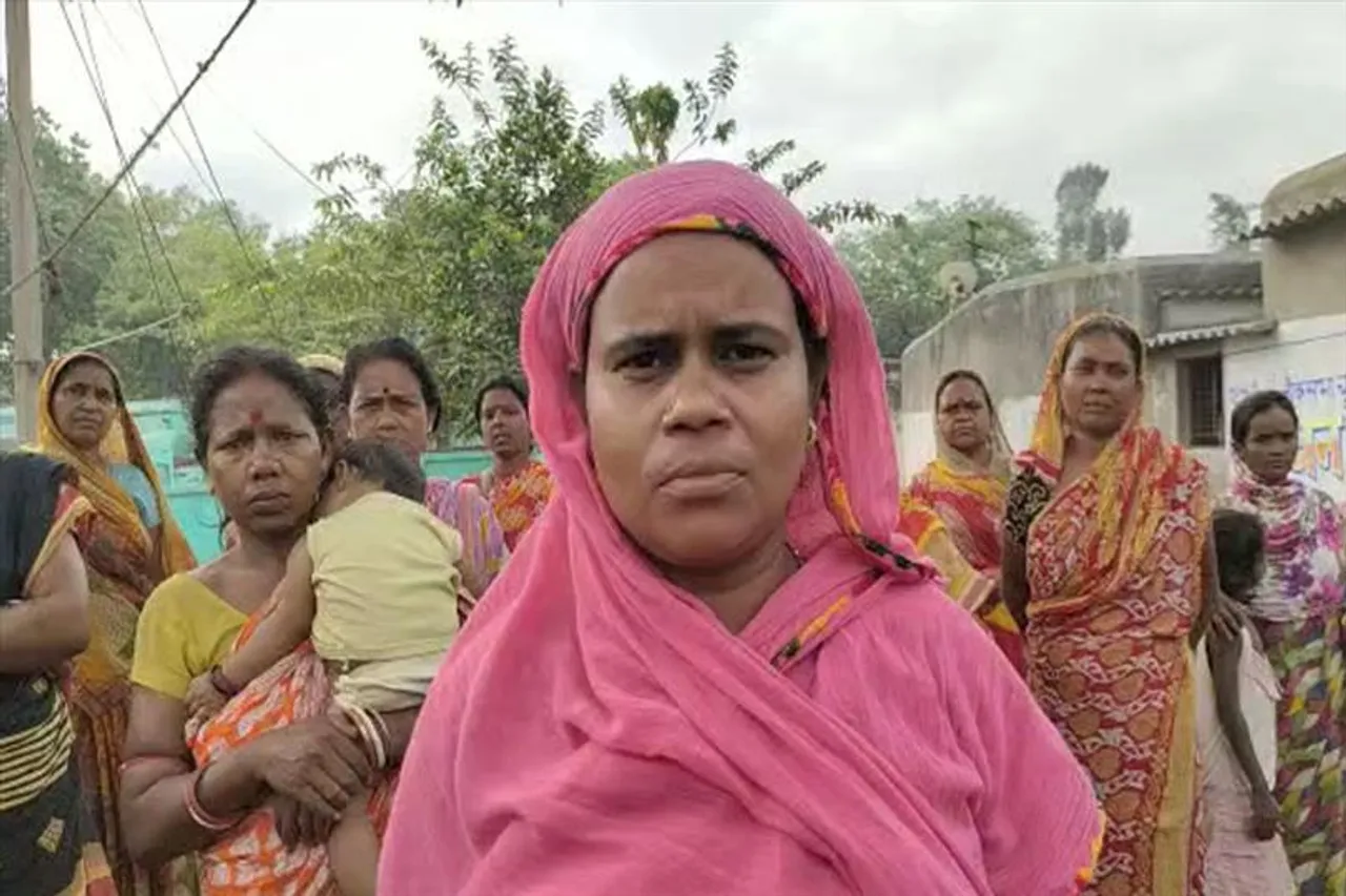 খান্দরা এলাকায় ধস, ক্ষোভ প্রকাশ স্থানীয়ের- দেখুন ভিডিও