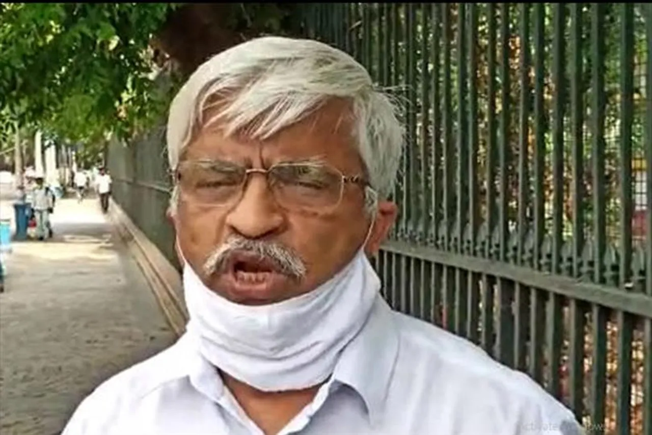 মডেল না ডাহা মিথ্যে? অভিষেককে নিশানা সুজনের