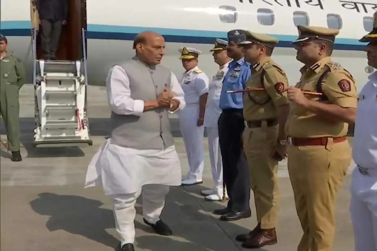 নৌবাহিনীর অনুষ্ঠান, মুম্বাইয়ে পৌঁছেছেন রাজনাথ সিং
