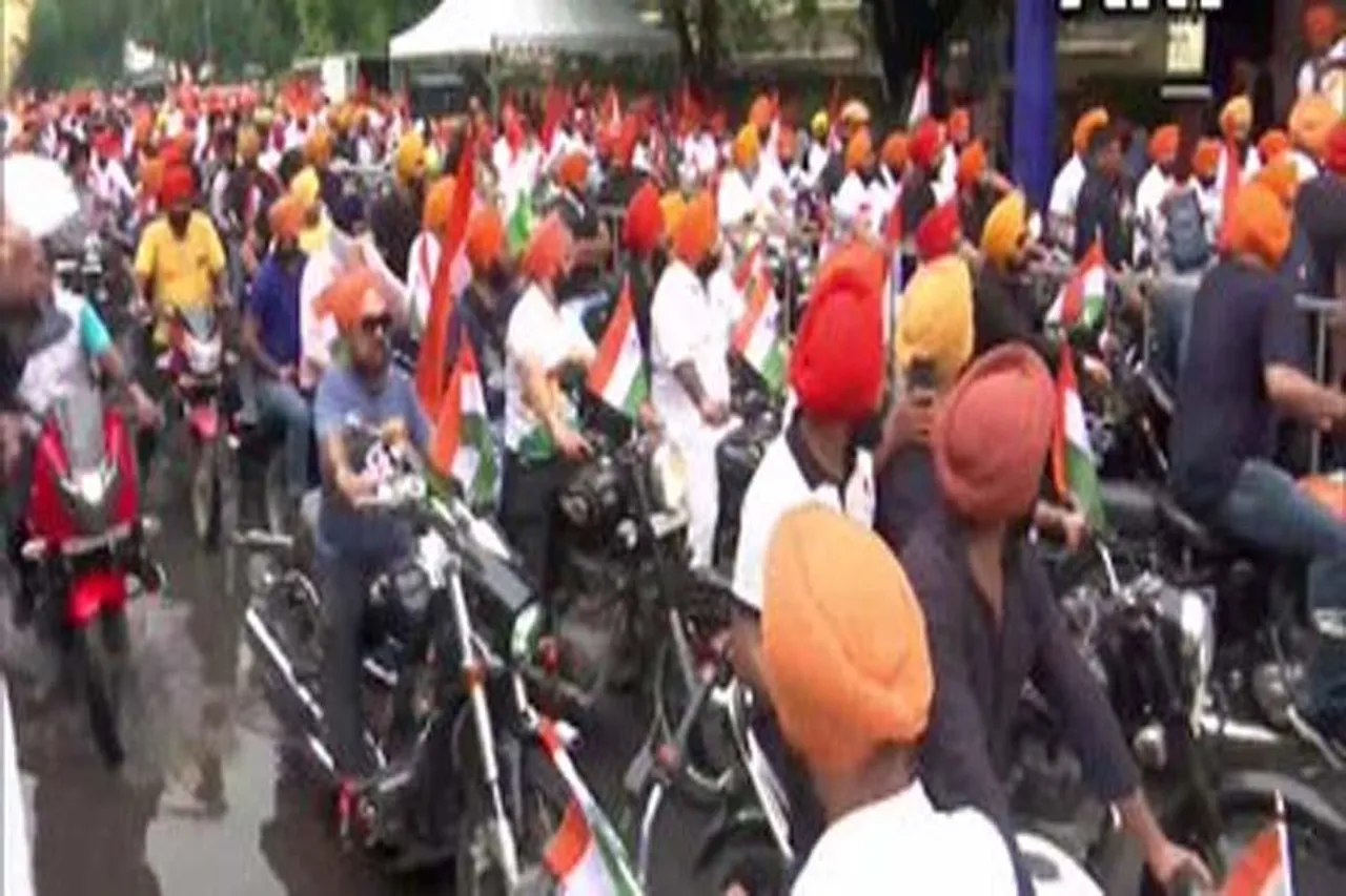 বিজেপি মন্ত্রীর বাইক র‍্যালি