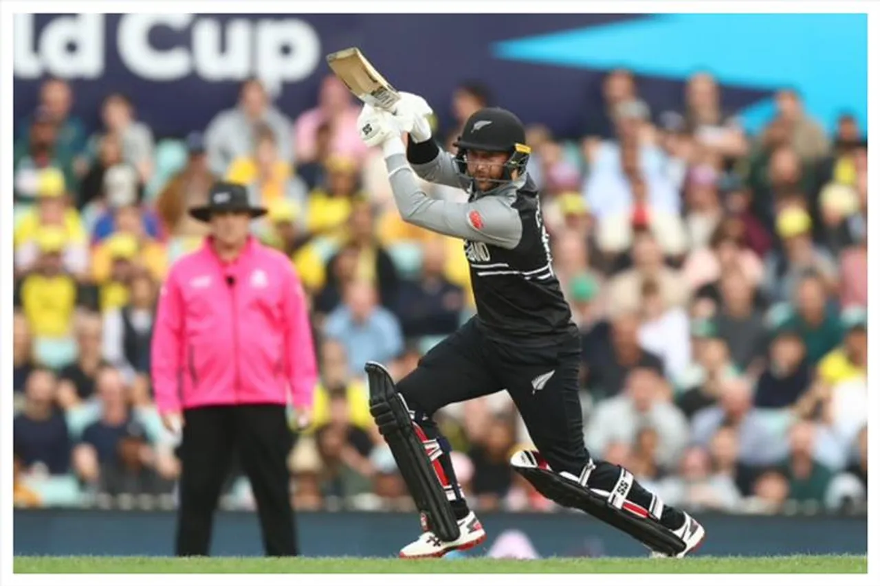 ঝড়ের গতিতে রান করছেন ডেভন কনওয়ে