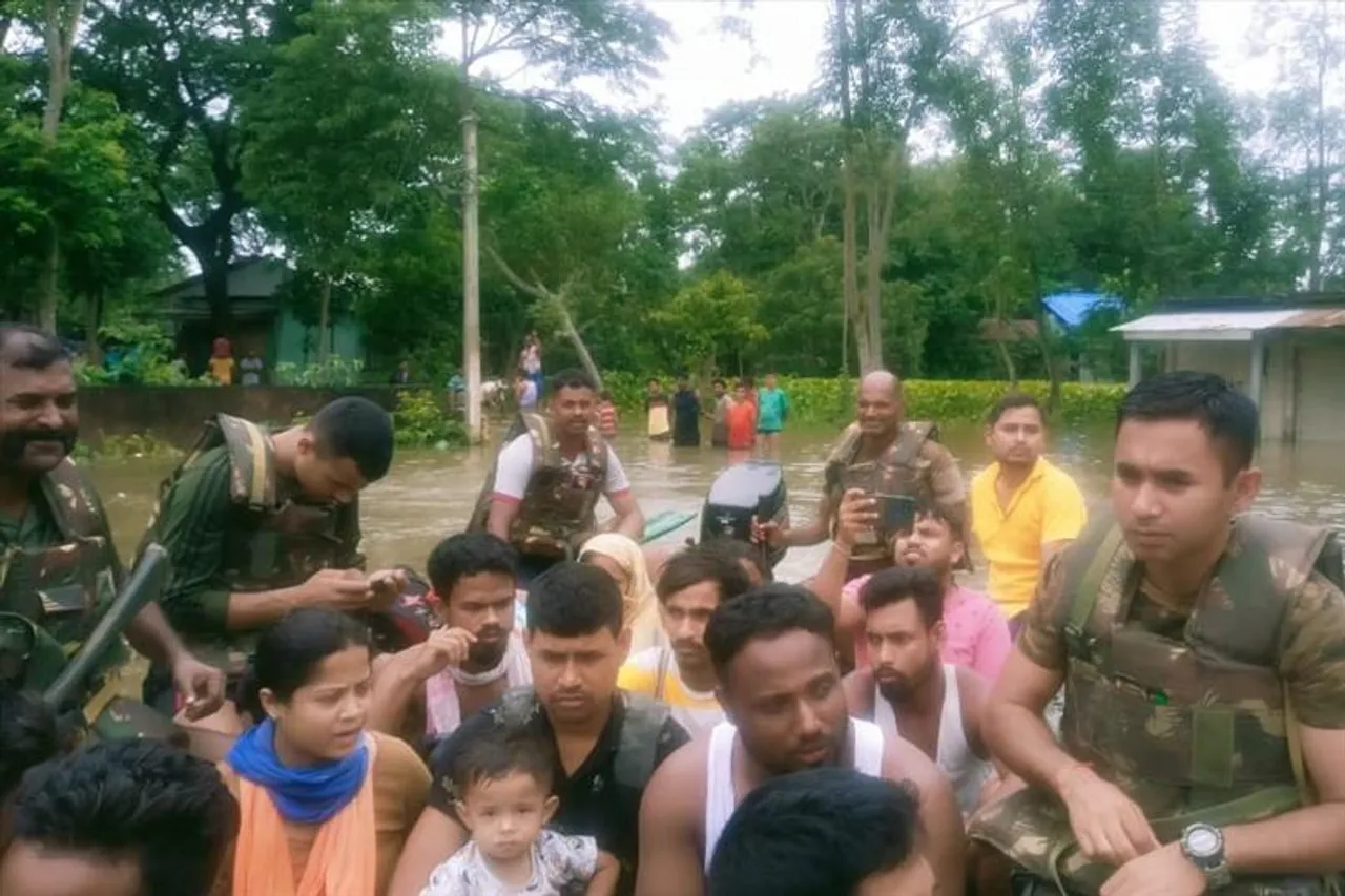 লাগাতার উদ্ধারকাজ চালাচ্ছে সেনা