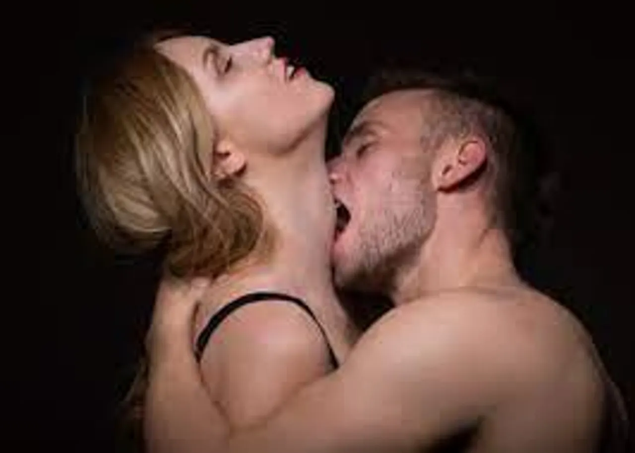 এই একটি কাজ আপনার পুরুষ সঙ্গিকে পাগল করে দিতে পারে,দেখে নিন কি