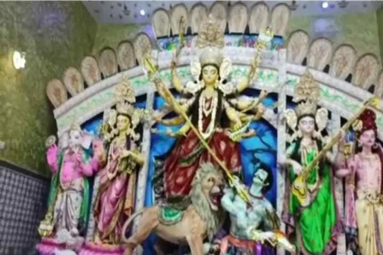 সুতারগাছি মাতৃমন্দির বারোয়ারী পুজোর আয়োজন চলছে