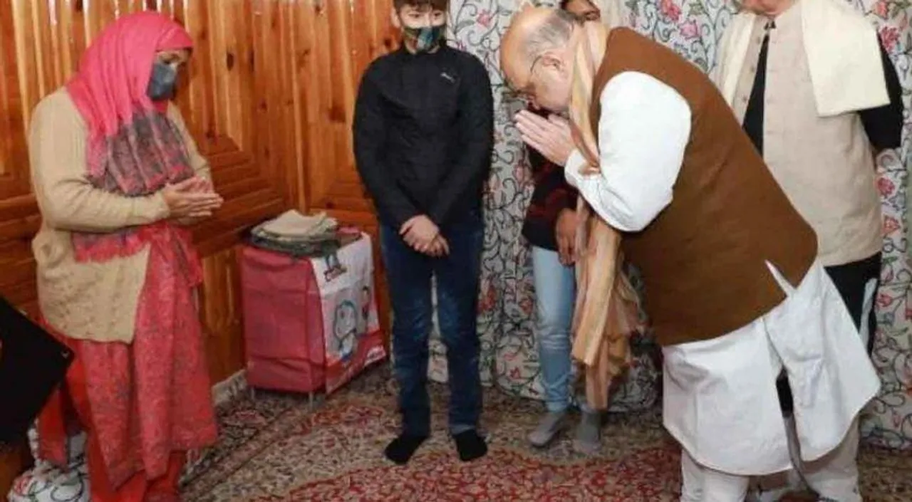 শহিদ পুলিশকর্মীর স্ত্রীকে চাকরির প্রতিশ্রুতি স্বরাষ্ট্রমন্ত্রীর