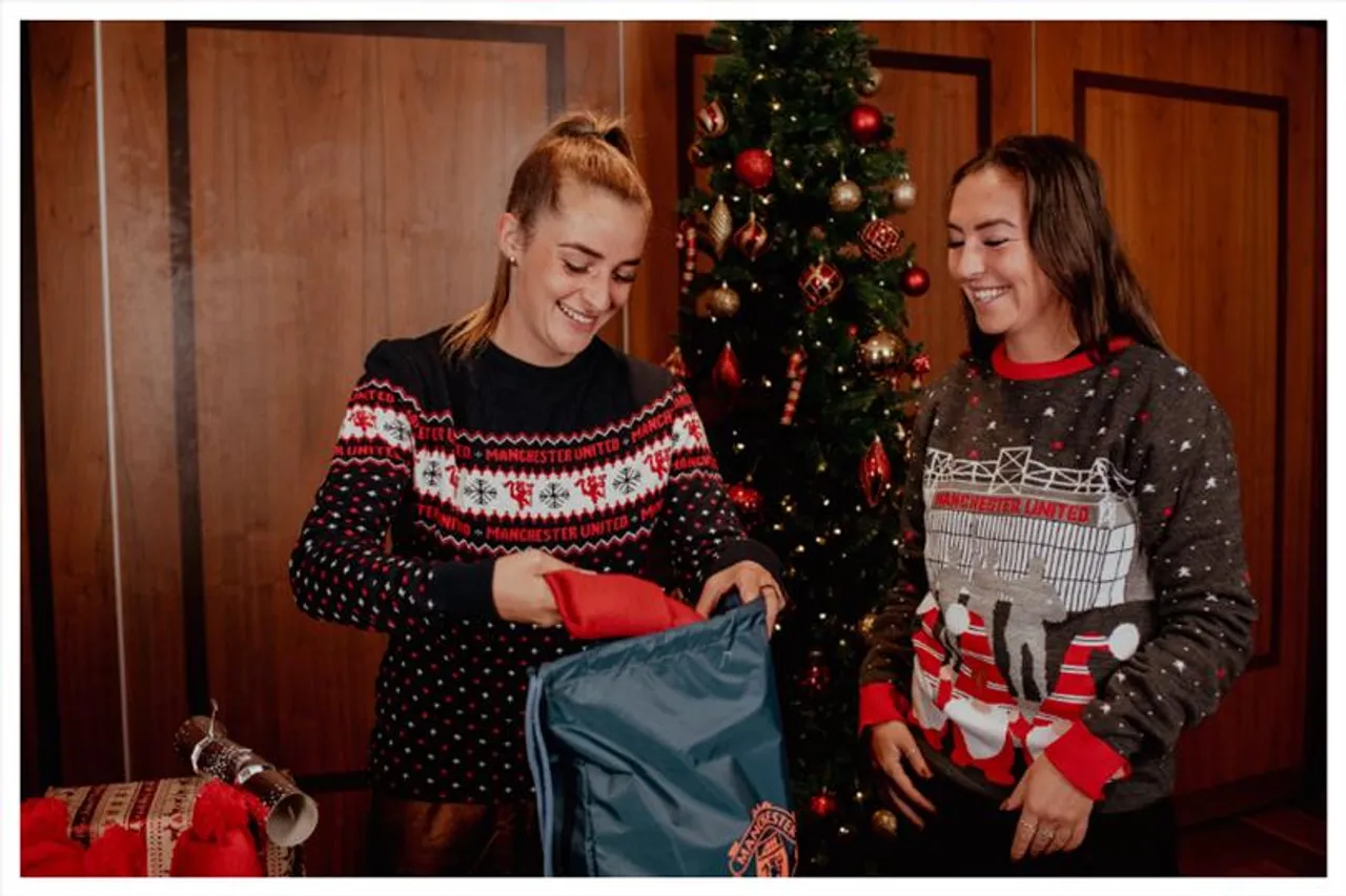 ম্যানচেস্টারের মুখে হাসি ফোটাচ্ছেন হ্যারি ম্যাগুয়েররা