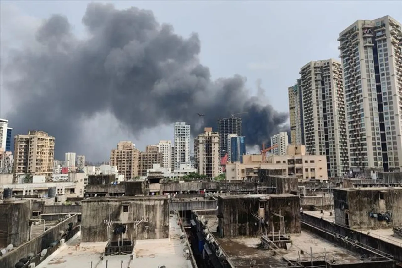 ফের বিধ্বংসী আগুনের কবলে মুম্বই