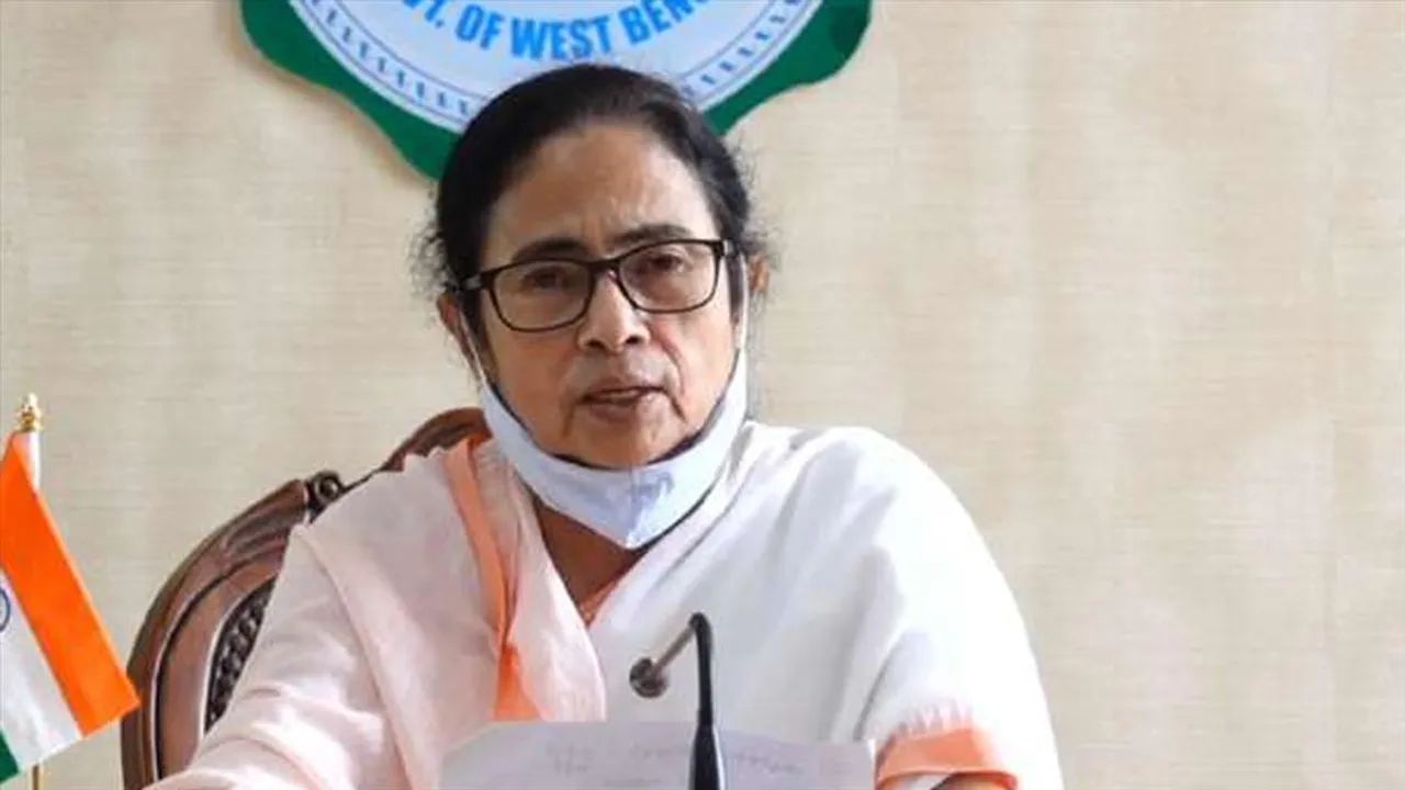 আইসোলেশন নিয়ম নিয়ে কেন্দ্রকে খোঁচা মমতার