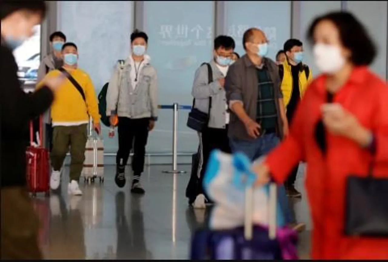 চীন থেকে আসা যাত্রীদের জন্য কোভিড পরীক্ষার বিধিনিষেধ শিথিল করছে যুক্তরাষ্ট্র