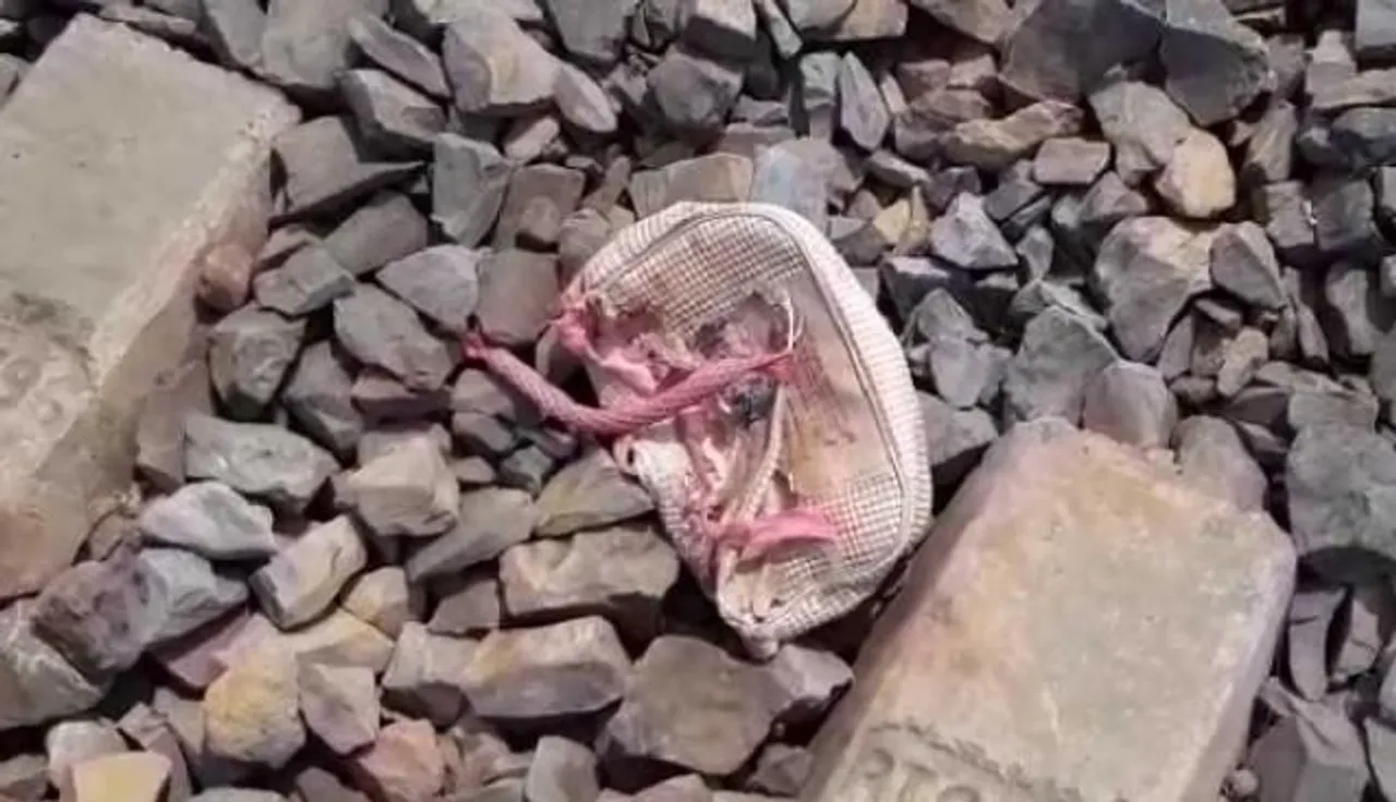 কাঁকিনাড়া স্টেশনের রেললাইনের ধারে বিস্ফোরণ