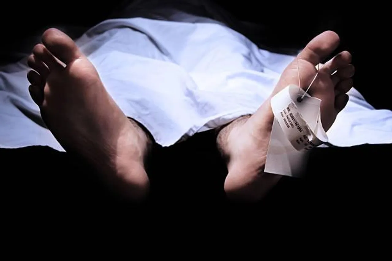 ফুটপাথ থেকে উদ্ধার মৃতদেহ